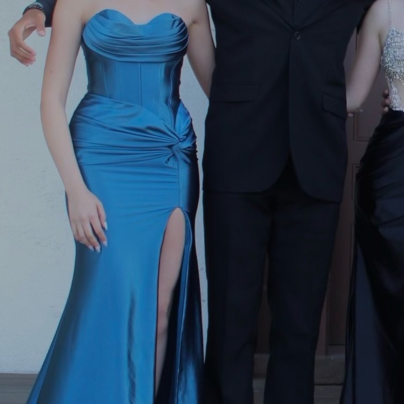 Prom Dress WITH heels (size 7-7.5) - Picture 2 of 4